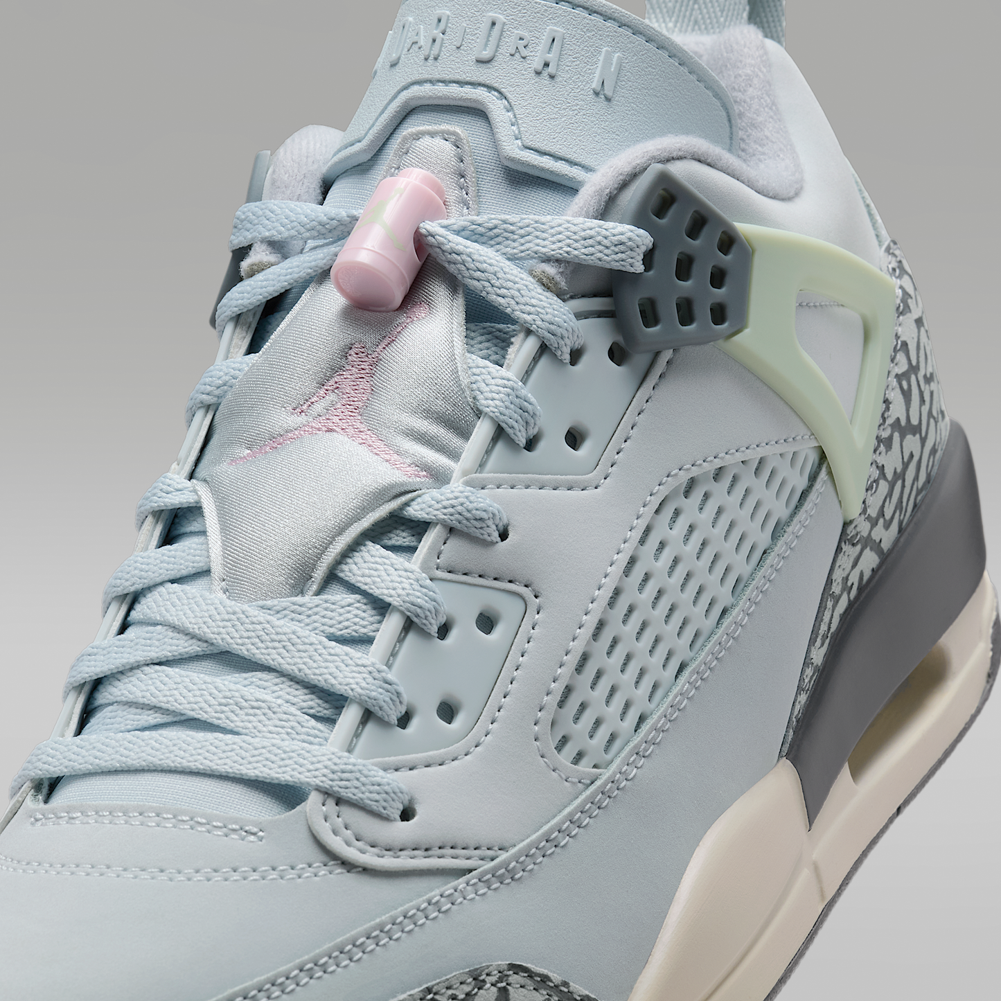 Jordan Spizike Low