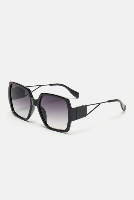 Hiding From Paparazzi Sunglasses - Black