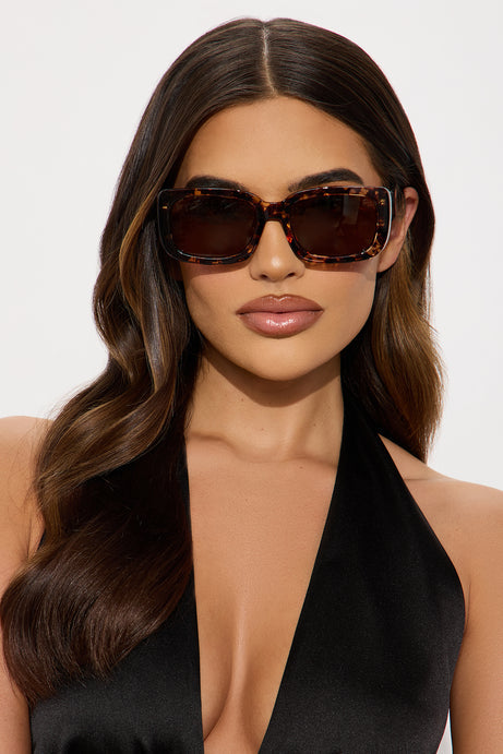 Staying On My Mind Sunglasses - Tortoise