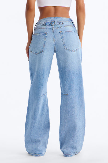 Solita Low Rise Slim Barrel Leg Jeans - Light Wash