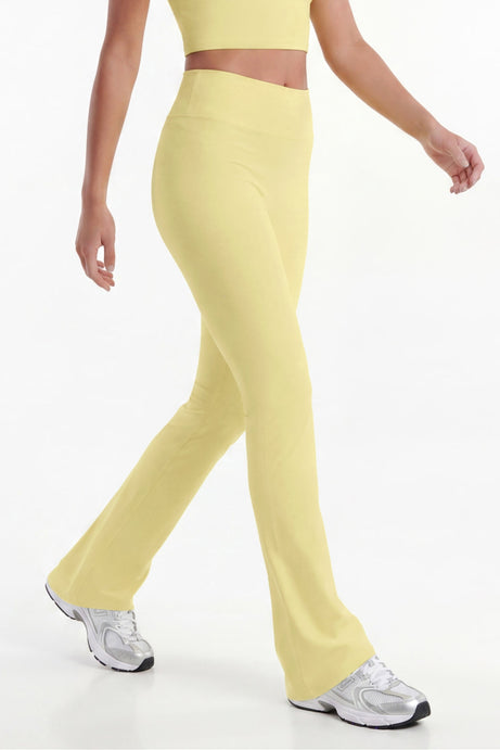 CloudForm™ 32″ Flare Legging - Yellow