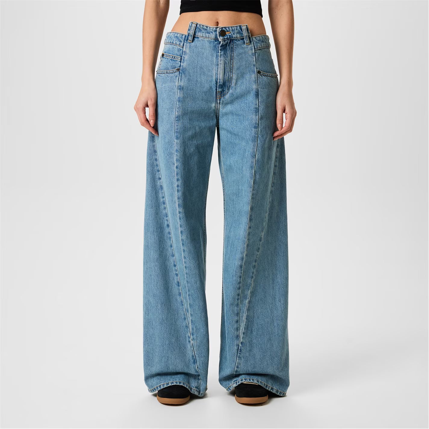 Straight Jeans – Interactive Group