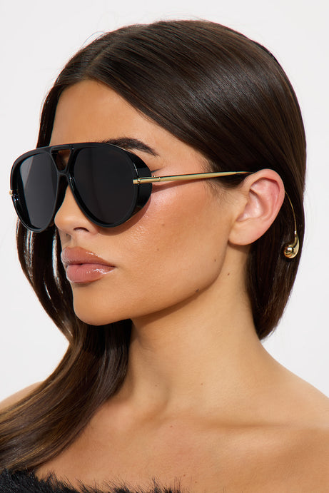 Eyes Hooked Shield Sunglasses - Black/Gold