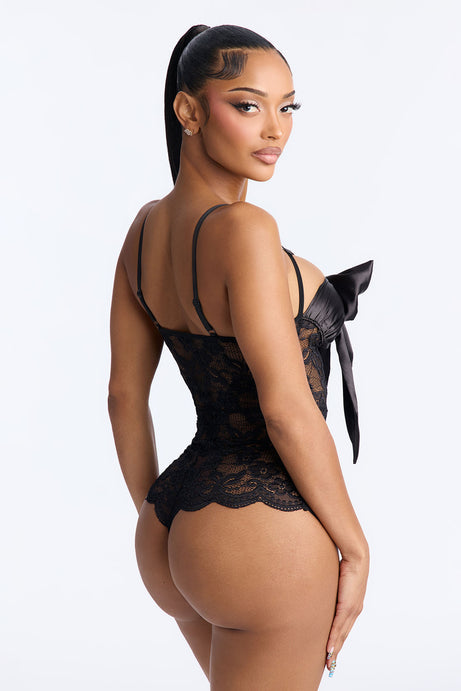 Sweet And Subtle Lace Open Cup Crotchless Teddy - Black