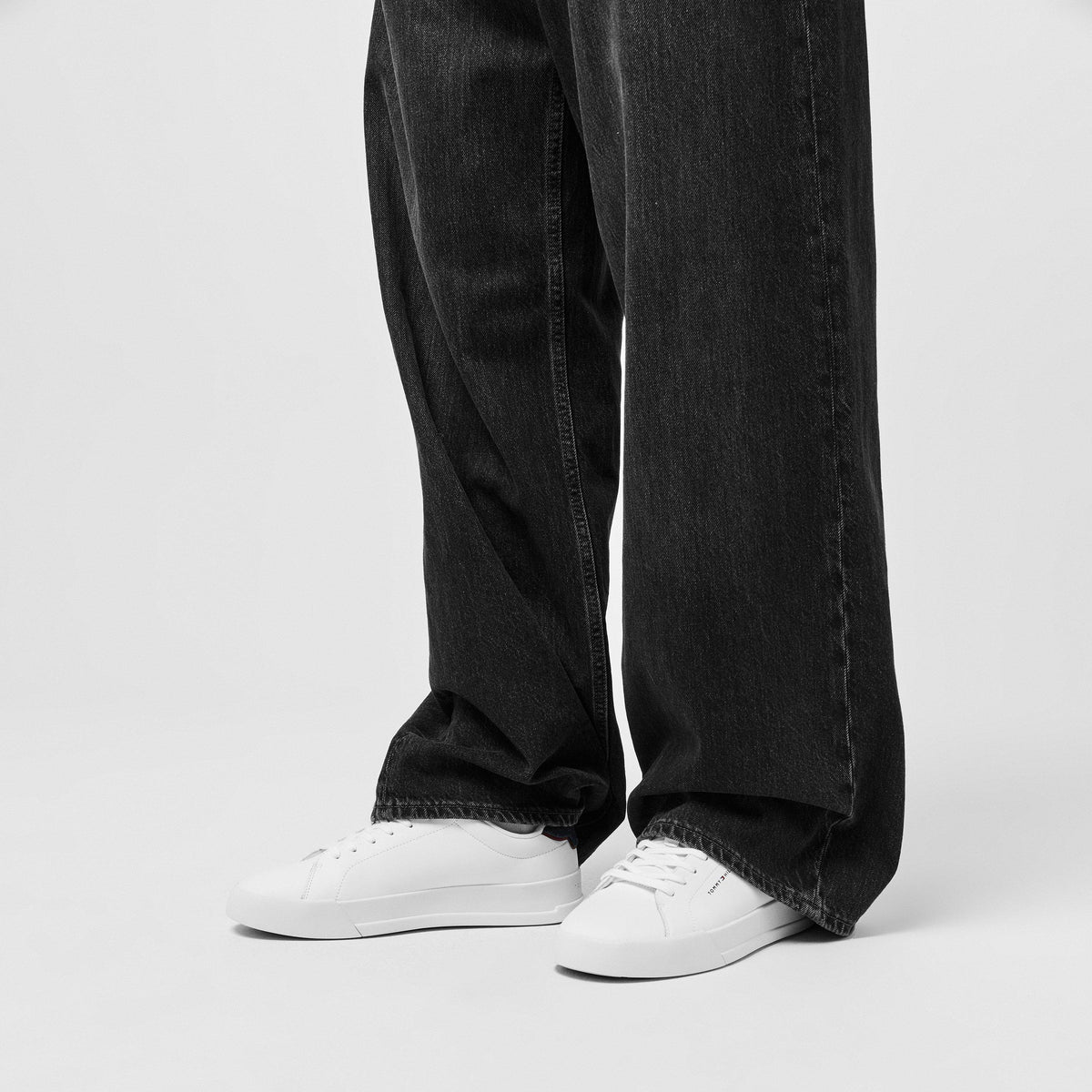 Tommy Hilfiger Court Leather Low Top Trainers