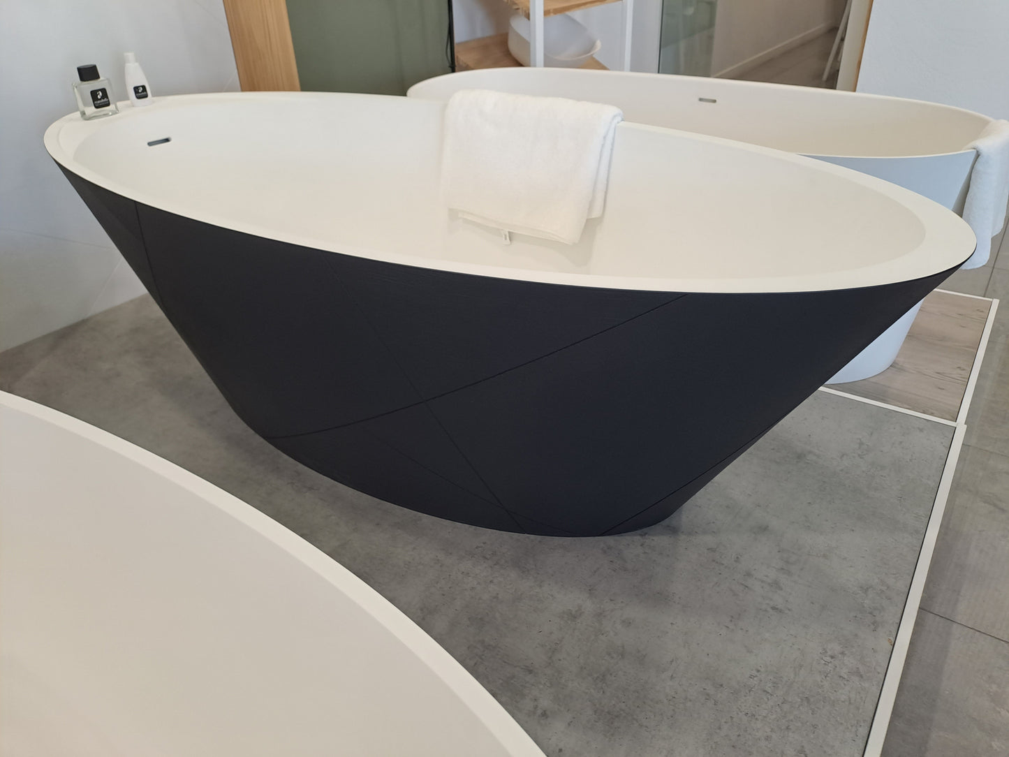 Acquabella Opal Quiz White Interior Black  Exterior