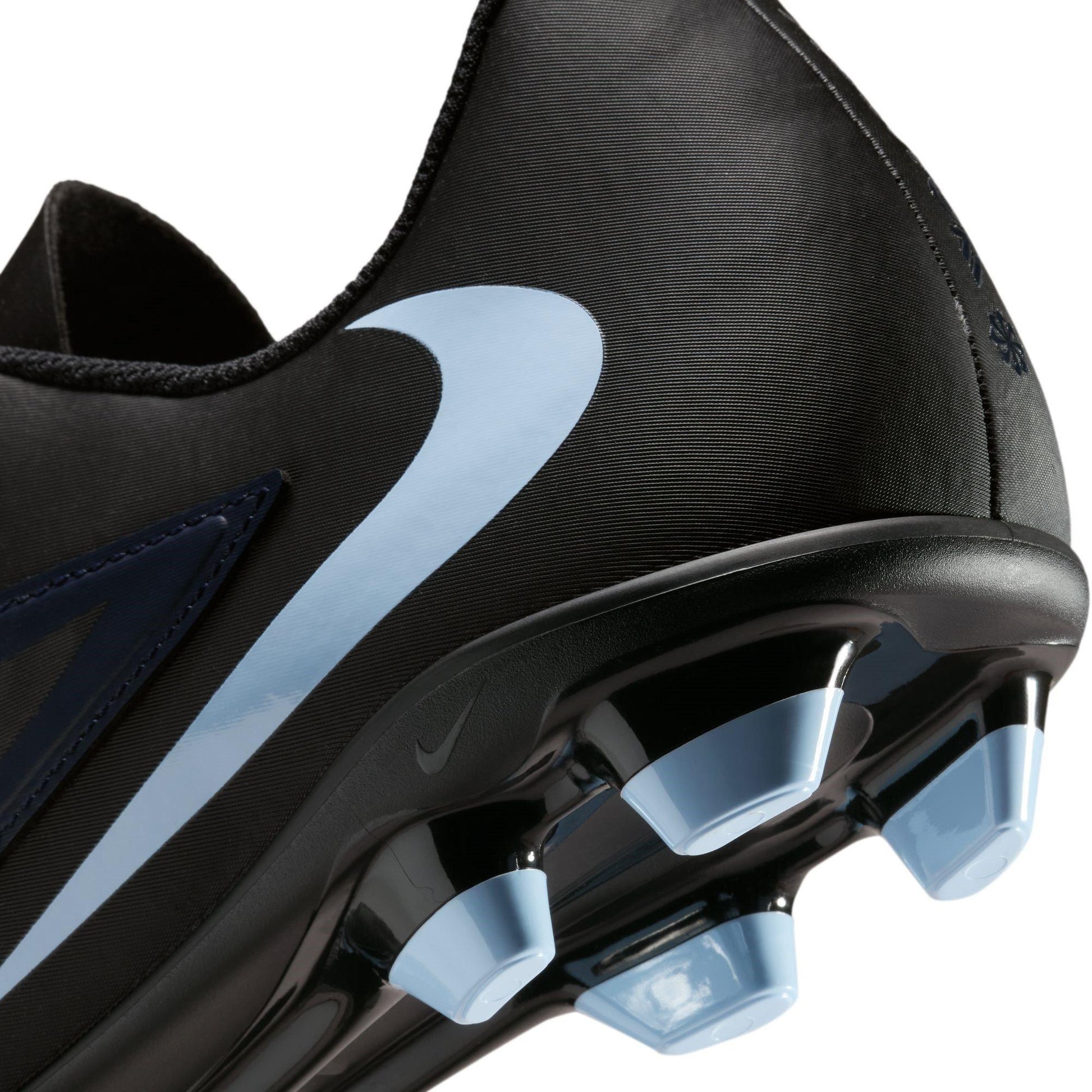 Nike Phantom 6 Low Club Adults Firm Ground Football Boots