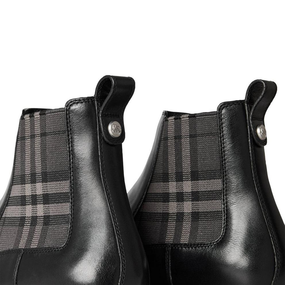 Burberry Burb Pembroke Boot Sn64