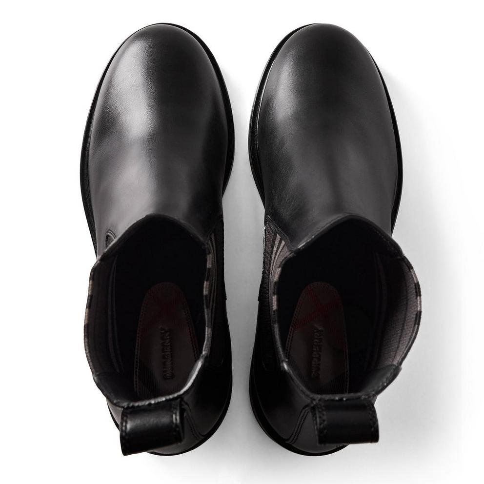 Burberry Burb Pembroke Boot Sn64