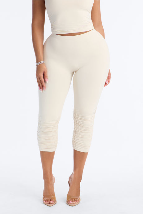 Second Skin Double Lined Ruched Low Rise Capri Legging