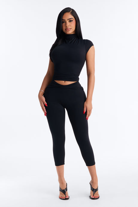 Second Skin Double Lined Twist Capri Leggings