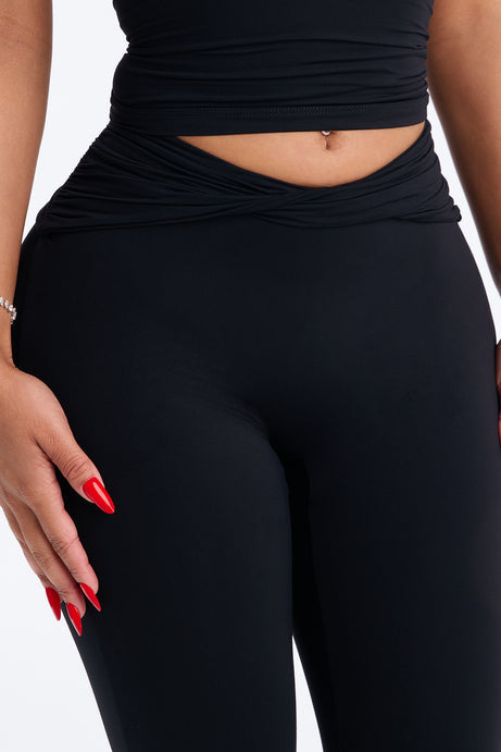 Second Skin Double Lined Twist Capri Leggings