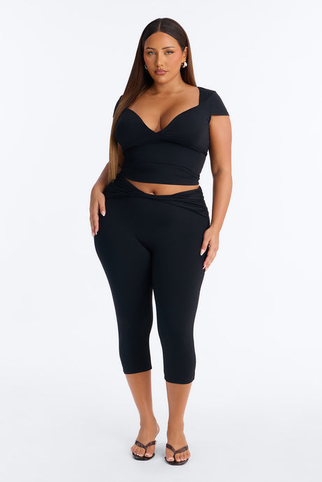 Second Skin Double Lined Twist Capri Leggings