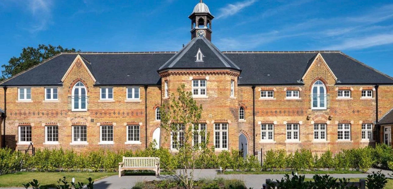 Trent Park — 1 2 3 4 and 5 Bedroom Family Homes — Luxury Town Houses — Apartments — Duplexes — Historic Country Estate — Modern Wellness Amenities — Enfield London — New ✨
