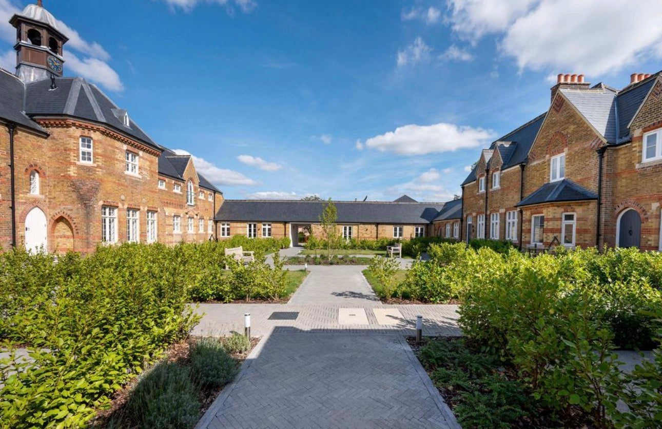 Trent Park — 1 2 3 4 and 5 Bedroom Family Homes — Luxury Town Houses — Apartments — Duplexes — Historic Country Estate — Modern Wellness Amenities — Enfield London — New ✨