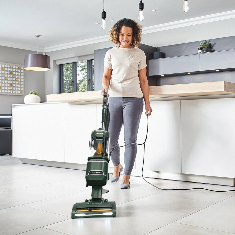 Shark Anti Hair Wrap Upright Vacuum Cleaner + Lift-Away