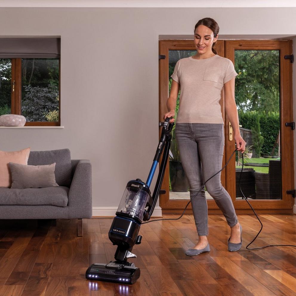 Shark Lift-Away Upright Vacuum Cleaner NV602UK