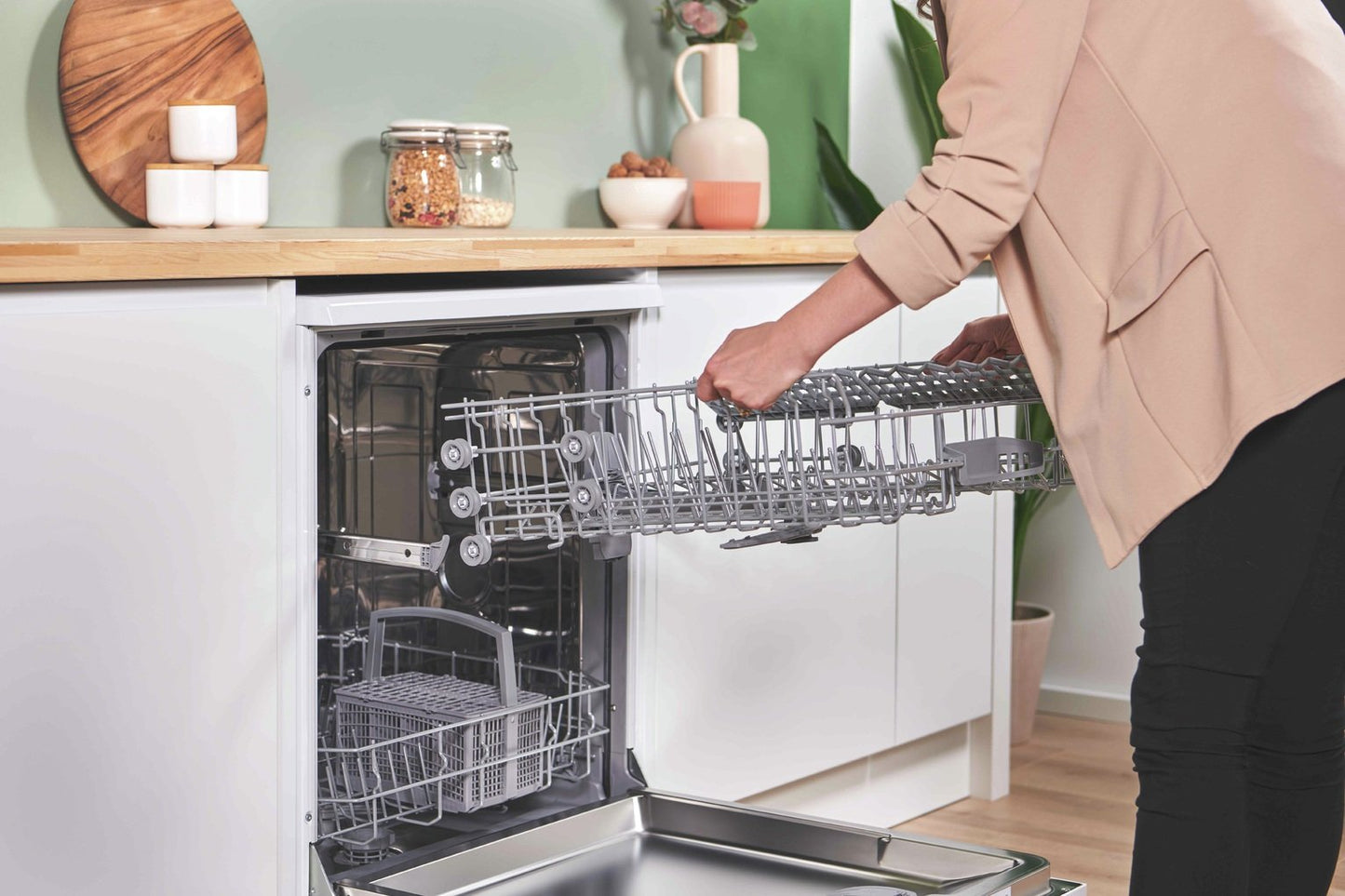 Bosch SMS26AW08G Full Size Dishwasher - White