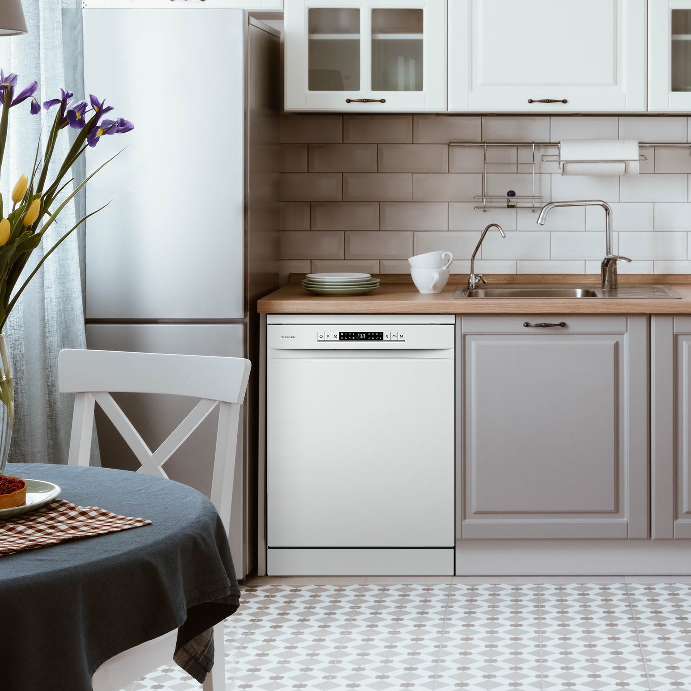 Hisense HS622E90WUK Full Size Dishwasher - White