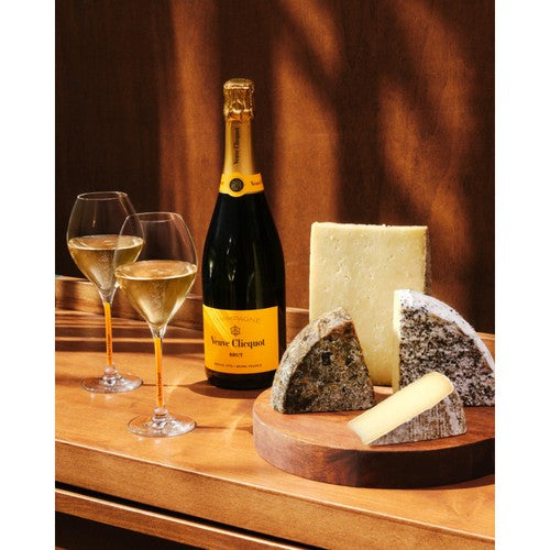 Veuve Clicquot Yellow Label Champagne, Gift Box, 75cl