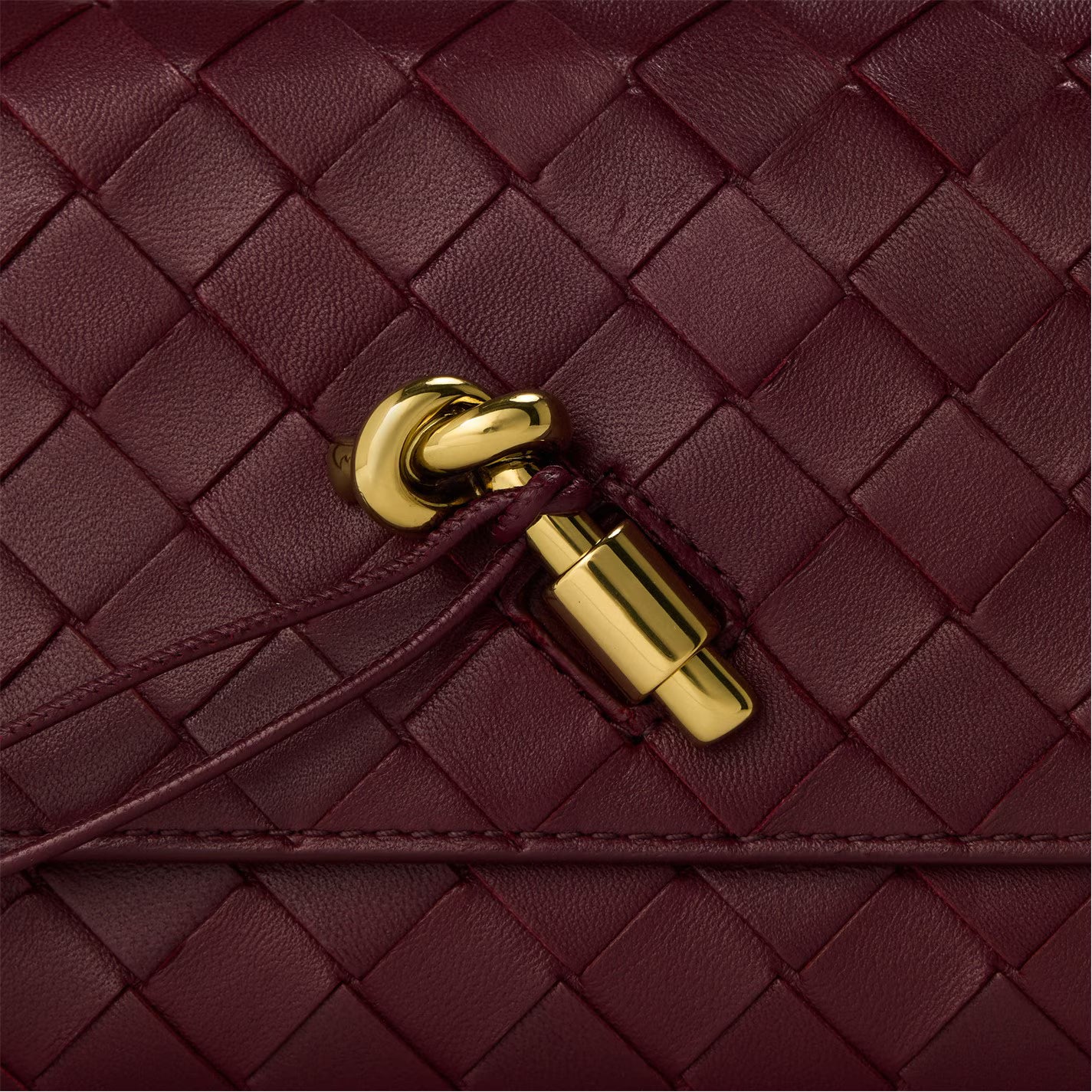 Women's Andiamo Slim Crossbody Wallet On Chain