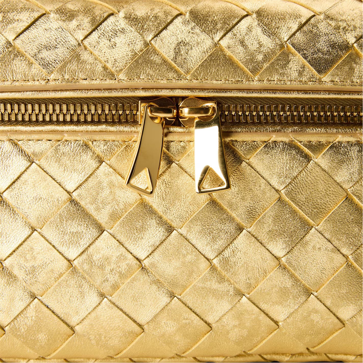 Women's BV Mtl Bang Top Handle Bag