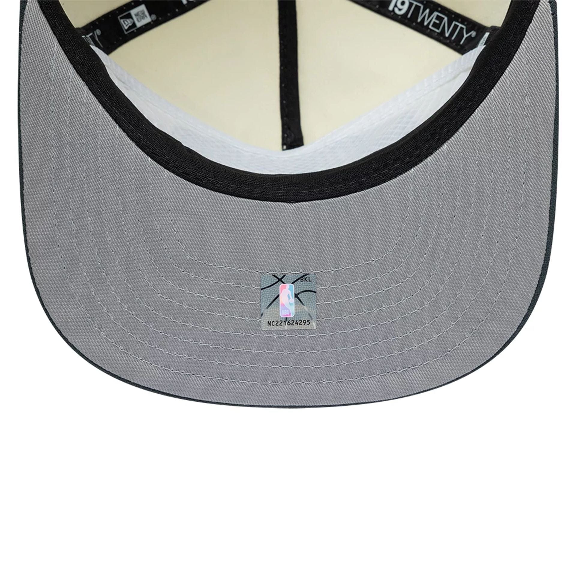 Chicago Bulls NBA Metallic Logo Cream 19TWENTY Adjustable Cap