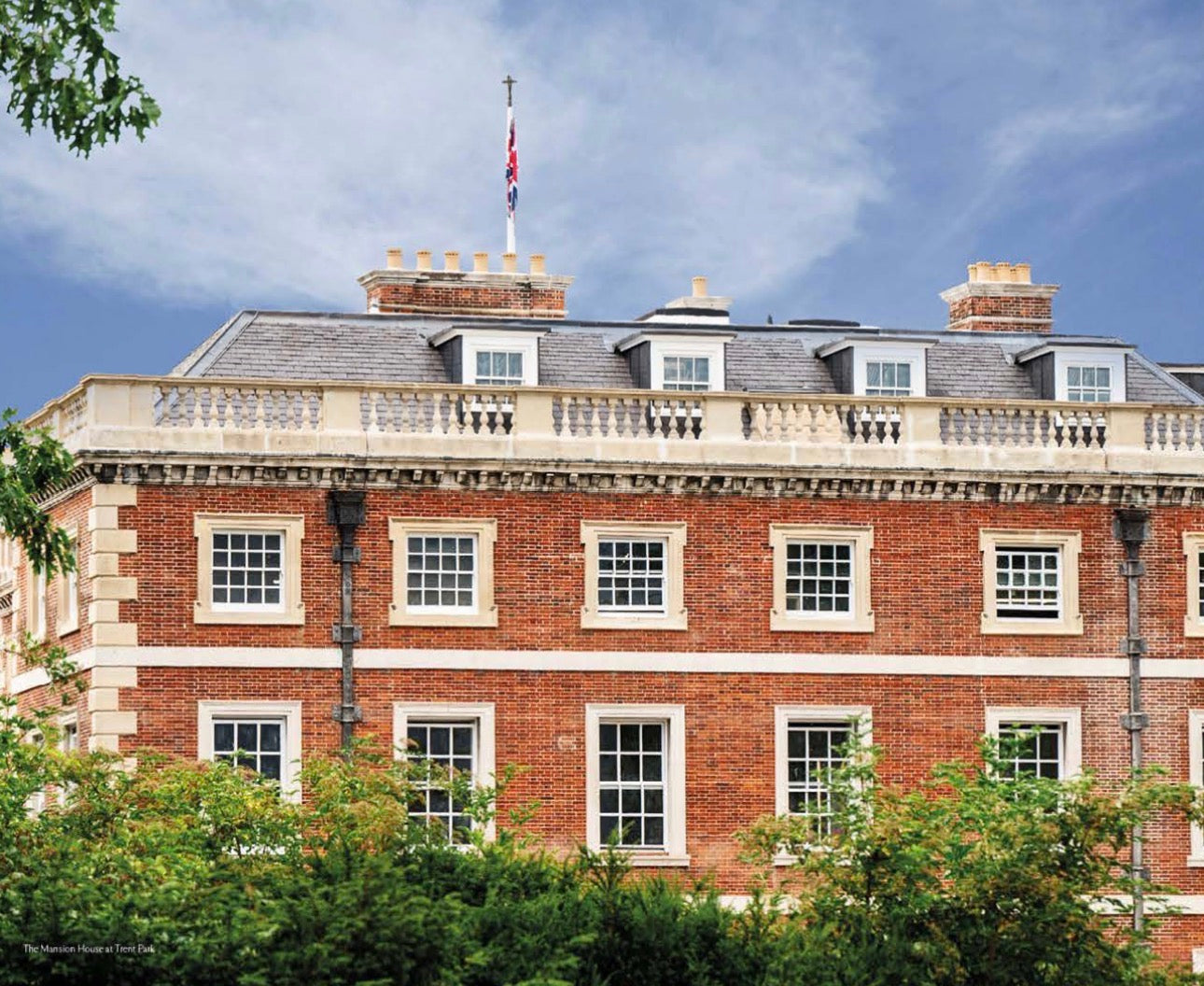Trent Park — 1 2 3 4 and 5 Bedroom Family Homes — Luxury Town Houses — Apartments — Duplexes — Historic Country Estate — Modern Wellness Amenities — Enfield London — New ✨