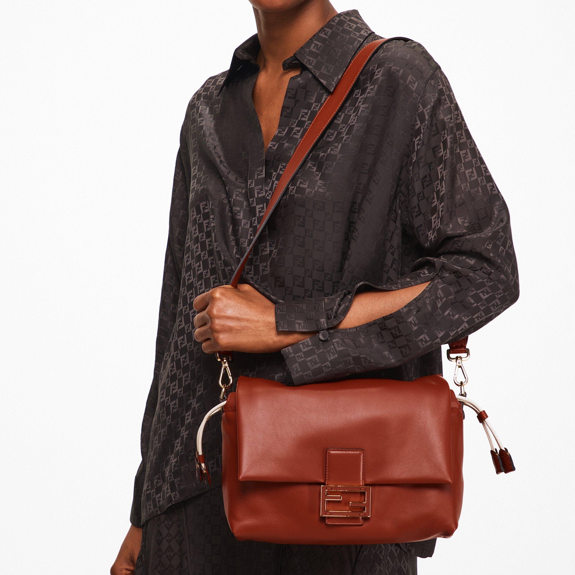 Fendi Womens Medium Mamma Baguette