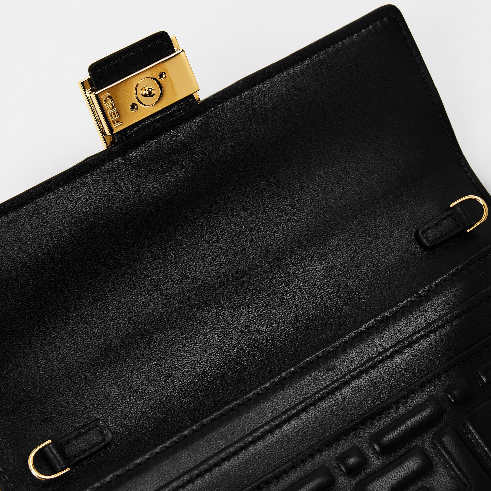 Fendi Womens Baguette Continental Wallet On Chain