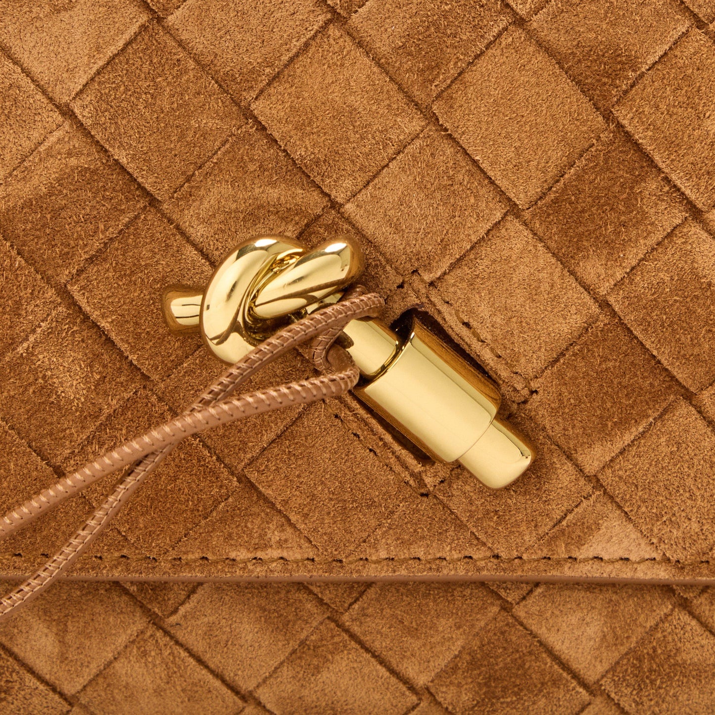 Bottega Veneta Women's BV Andiamo Sue Pouch Wallet On Chain