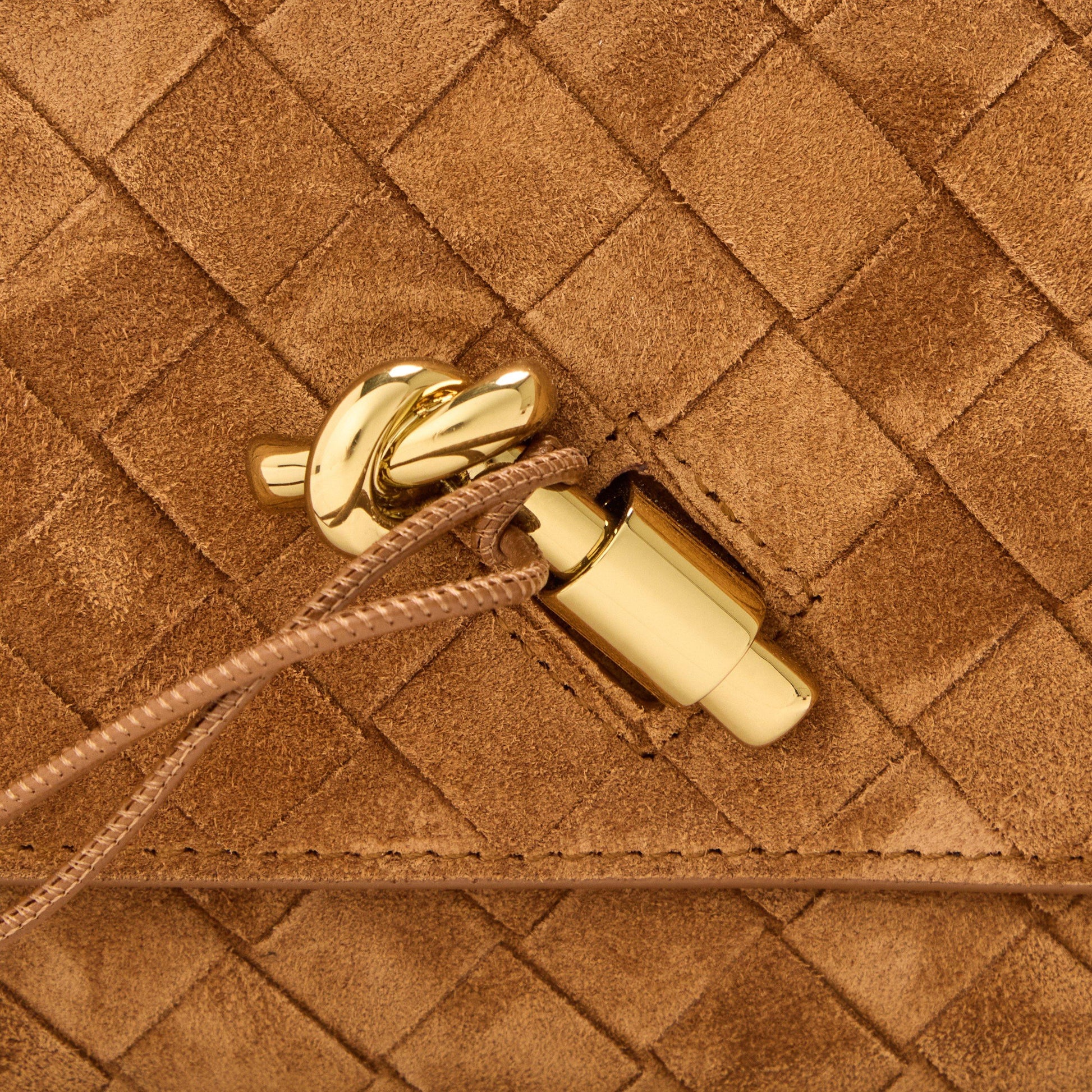Bottega Veneta Women's BV Andiamo Sue Pouch Wallet On Chain