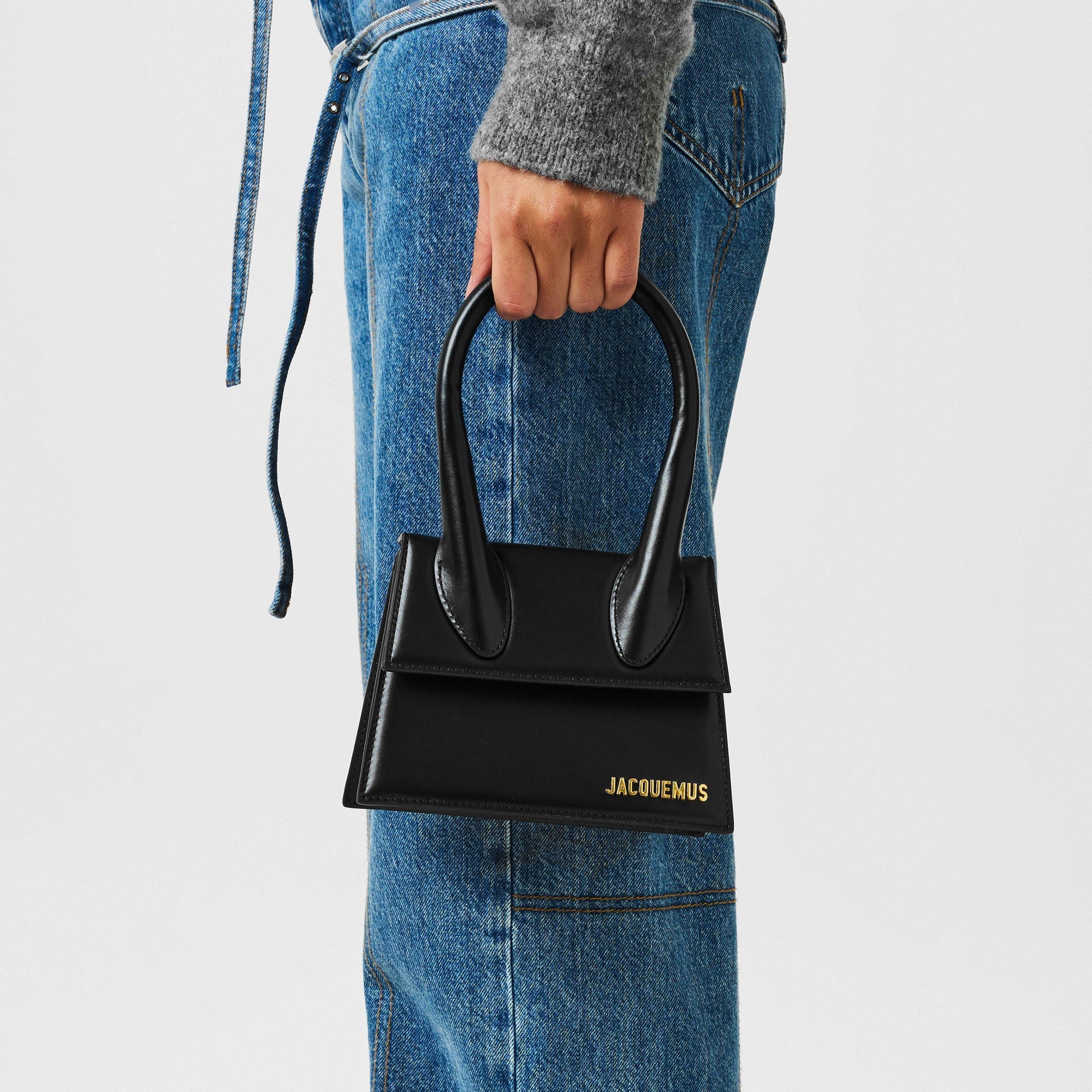 Jacquemus Women's Plain Leather Le Chiquito Moyen Bag