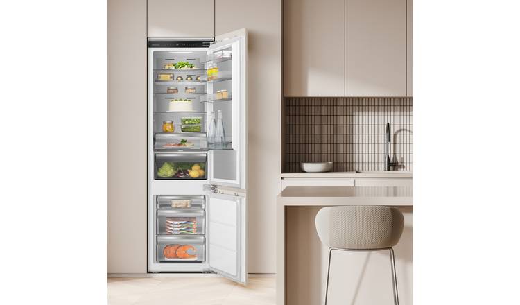 Hisense RB5B280SSWC Integrated Fridge Freezer - White
