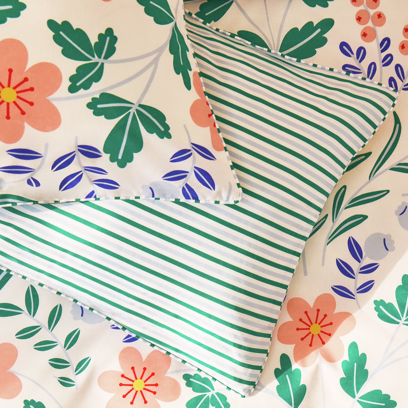Habitat Placement Floral White Bedding Set - Single