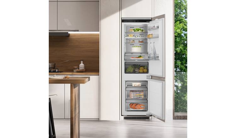 Hisense RB3B250SAWE1 Integrated Fridge Freezer - White