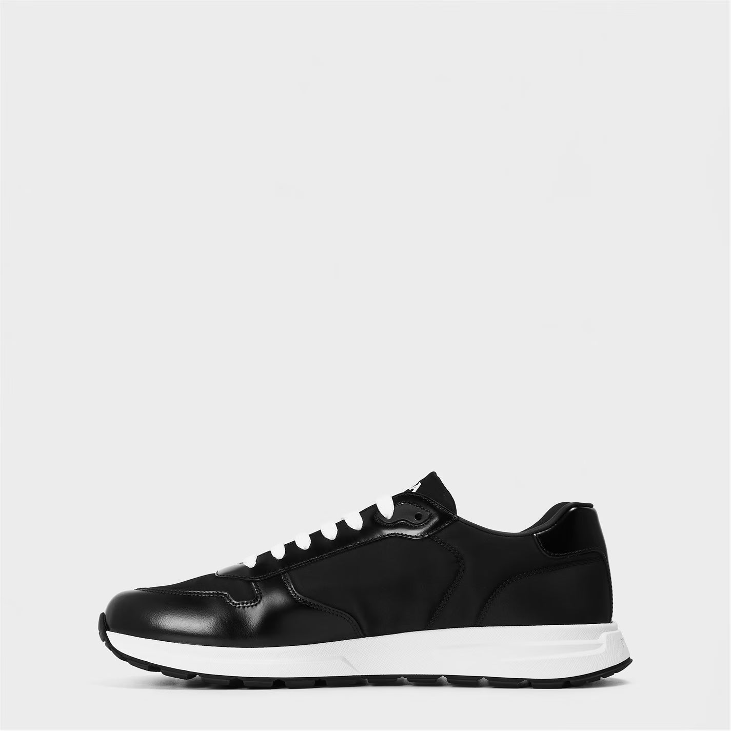 Men'S Triangle Logo Re-Nylon Trainers
