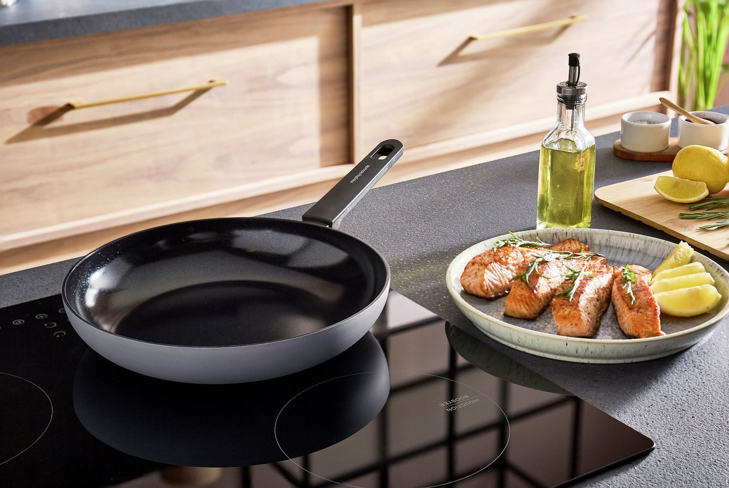 Morphy Richards 28cm Non Stick Aluminium Frying Pan - Grey