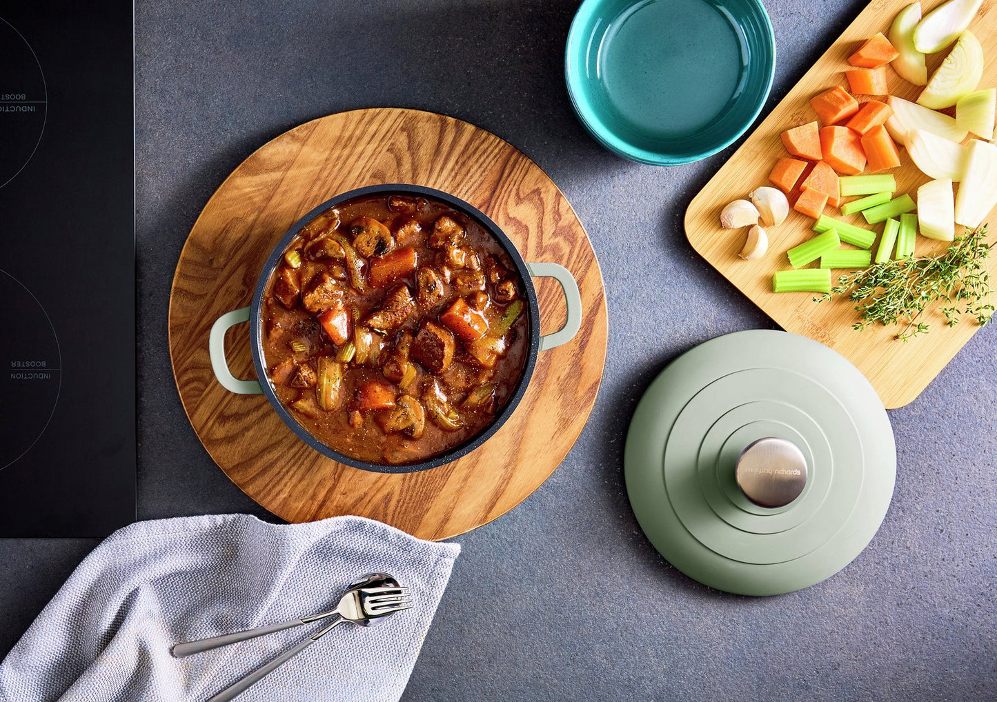 Morphy Richards 2.3 Litre Aluminium Casserole Dish - Green