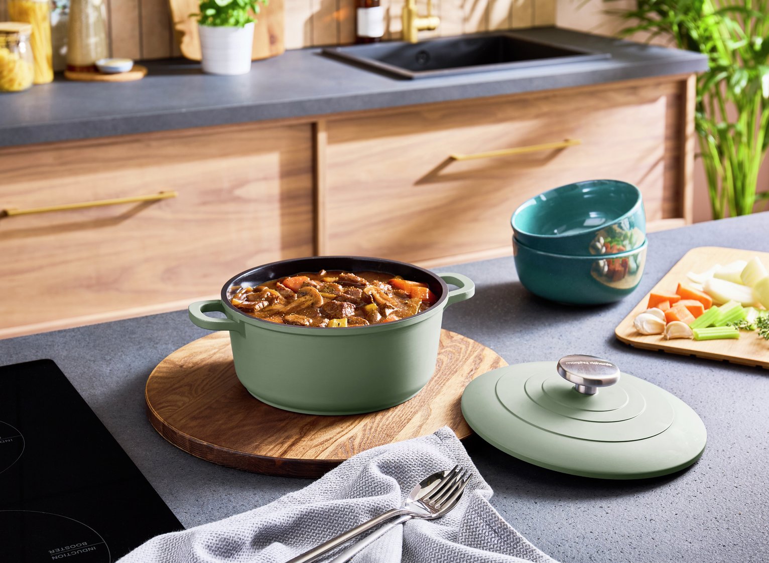 Morphy Richards 2.3 Litre Aluminium Casserole Dish - Green