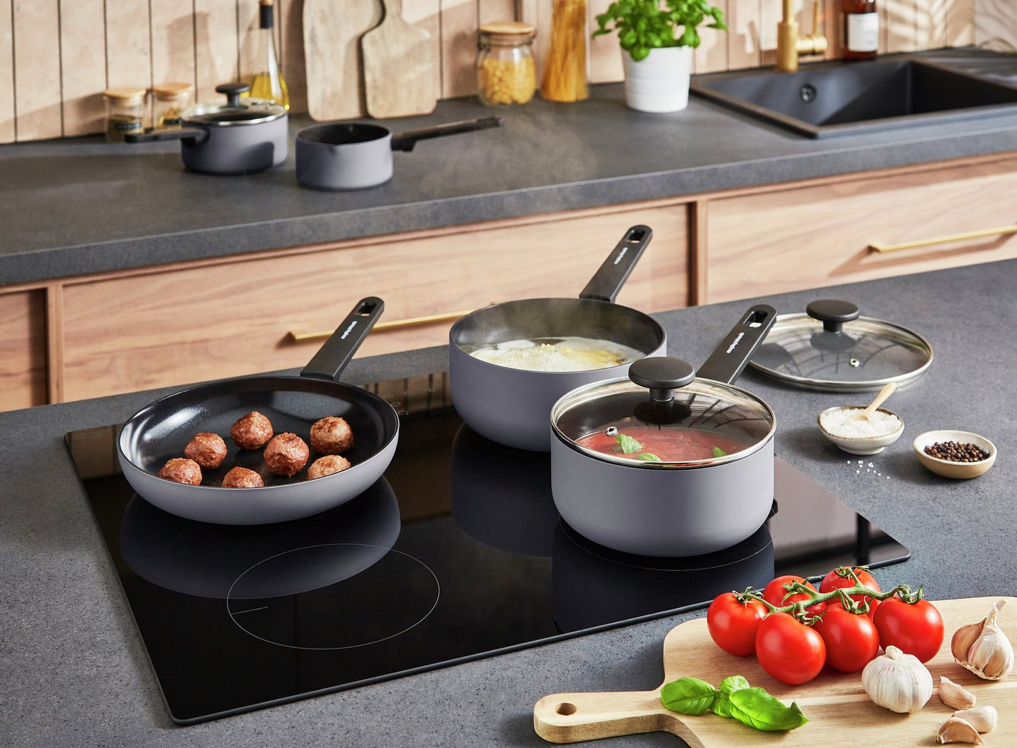 Morphy Richards 5 Piece Aluminium Saucepan Set - Grey