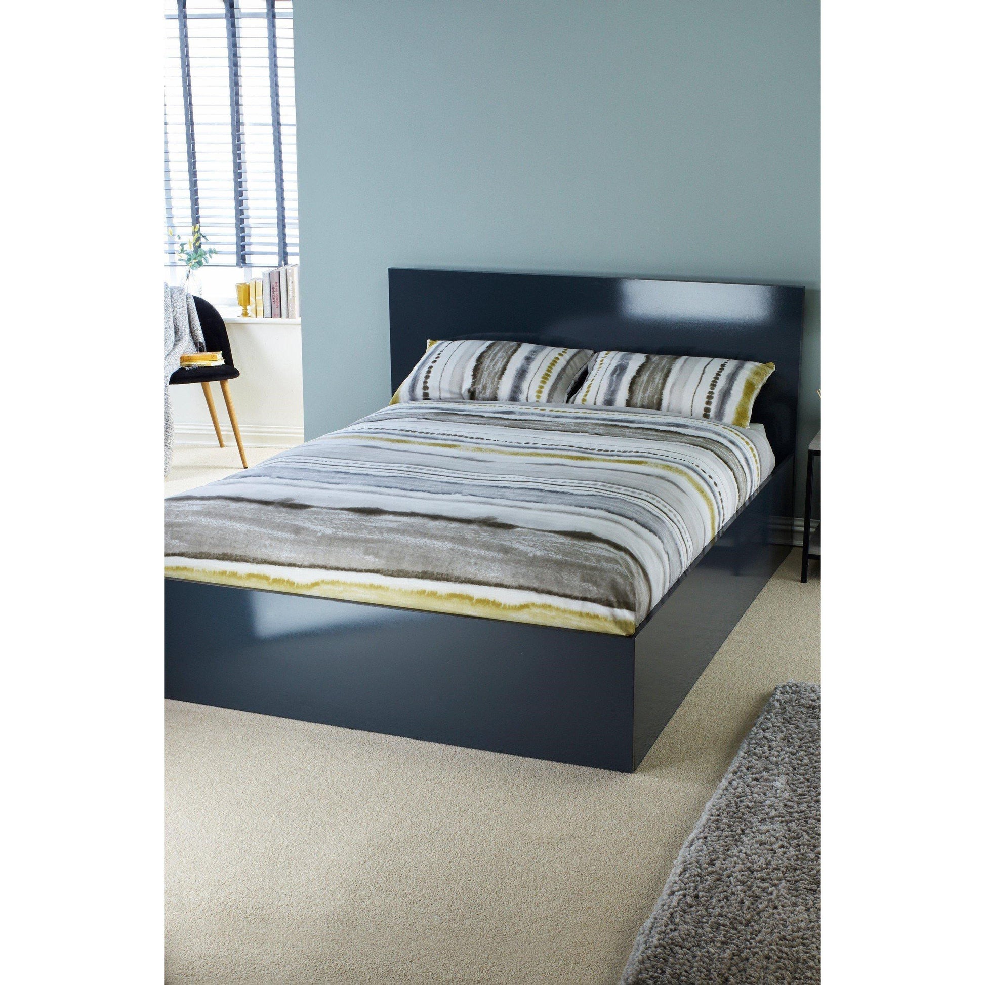 Homelife High Gloss Ottoman Bed