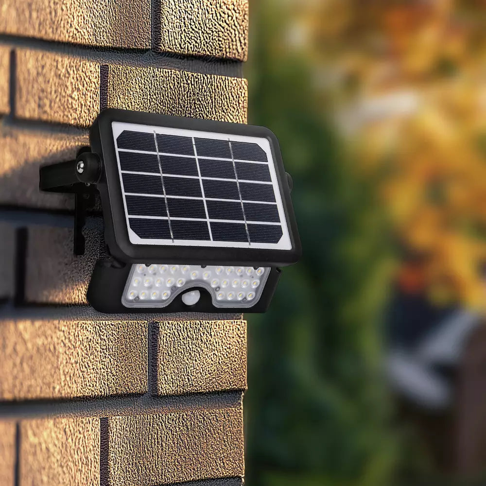 Luceco 5W Solar PIR Outdoor Floodlight