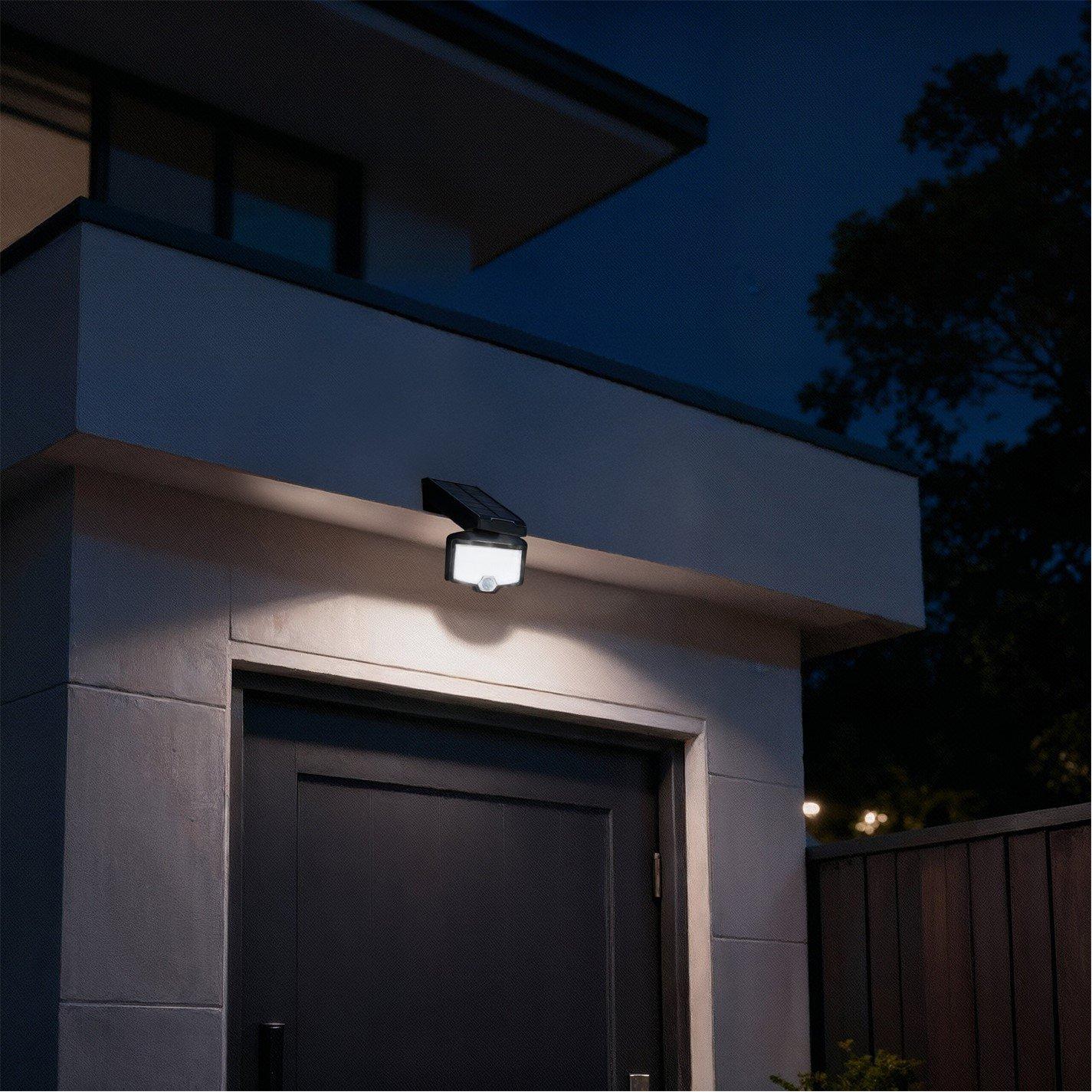 Streetwize Solar-Powered Swivel Security Light