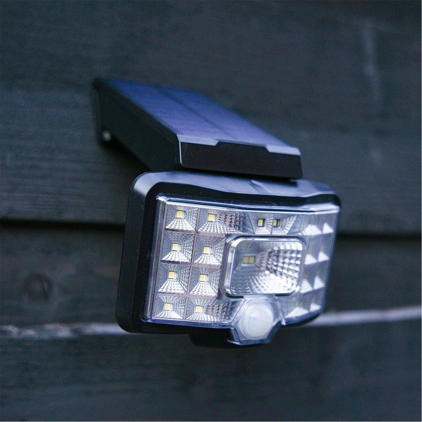 Streetwize Solar-Powered Swivel Security Light
