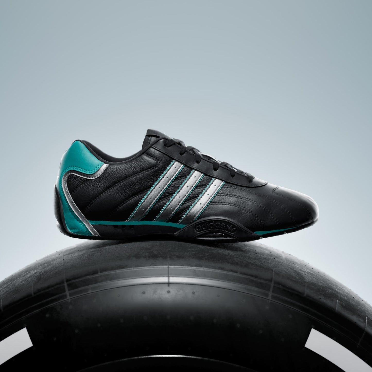 ADIRACER LO MERCEDES AMG PETRONAS F1 TEAM SHOES