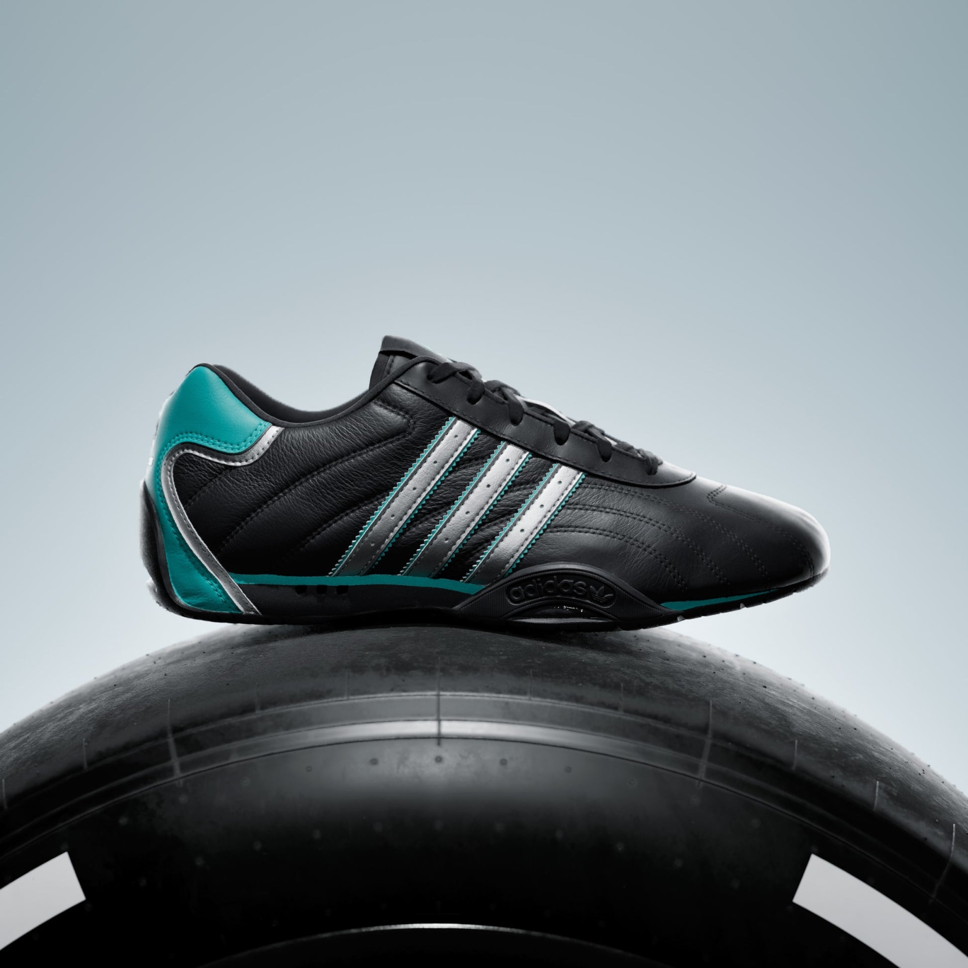 ADIRACER LO MERCEDES AMG PETRONAS F1 TEAM SHOES