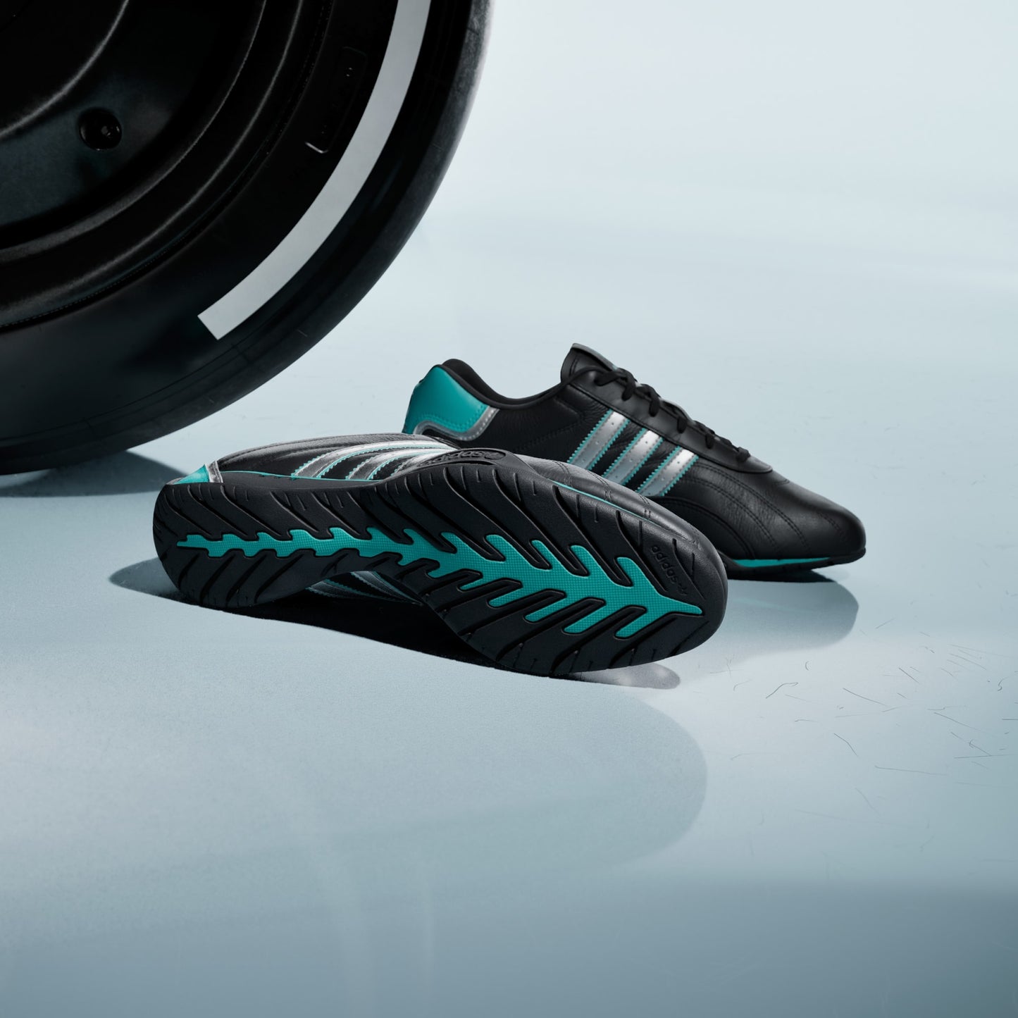 ADIRACER LO MERCEDES AMG PETRONAS F1 TEAM SHOES