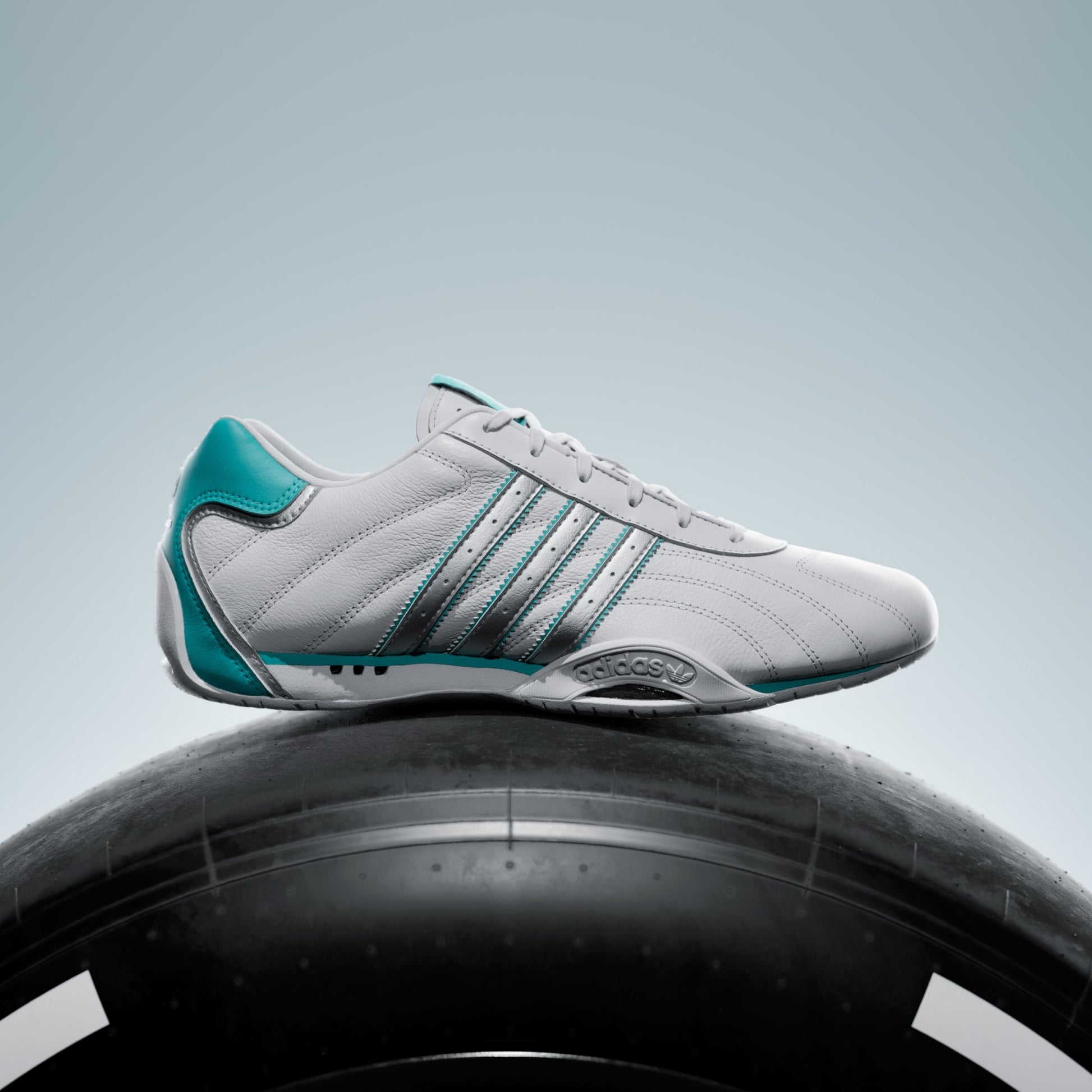 ADIRACER LO MERCEDES AMG PETRONAS F1 TEAM SHOES