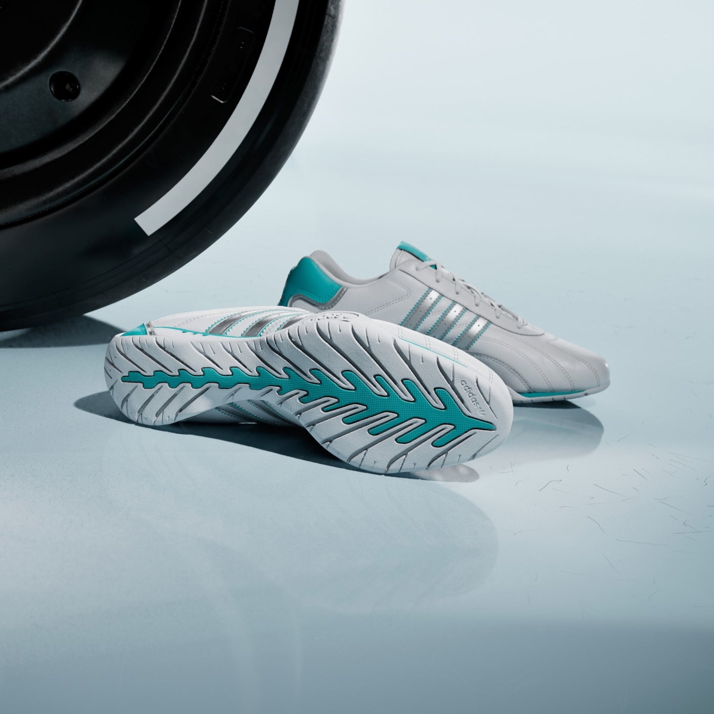 ADIRACER LO MERCEDES AMG PETRONAS F1 TEAM SHOES